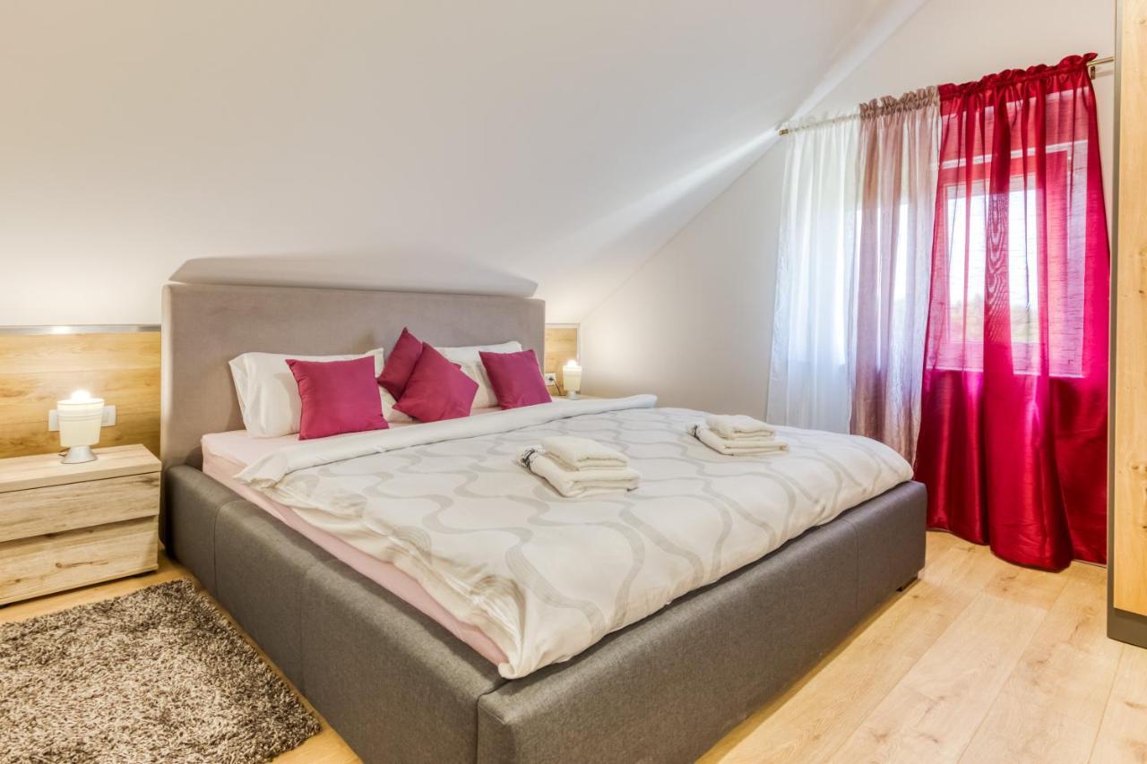 Apartmani Leptir Rakovica Exterior foto